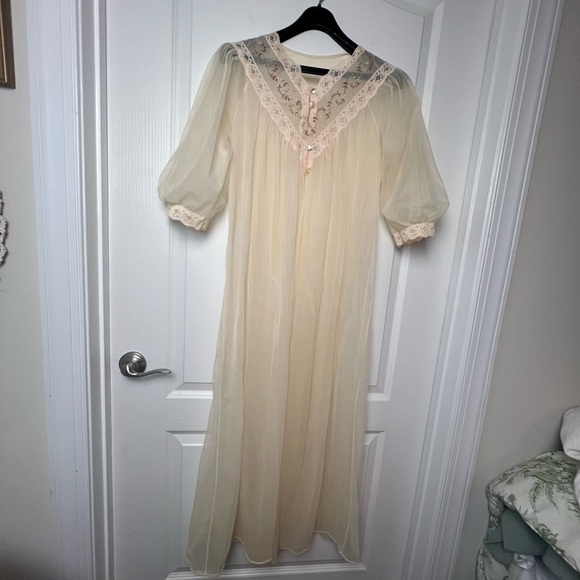 Vintage sheer long bathrobe or cover up size medium - Picture 1 of 6